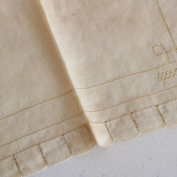 Vintage 1940s Handkerchief, Ivory Linen Natural Plant Hand Dyed Hankie, OOAK - Picture 4 of 10